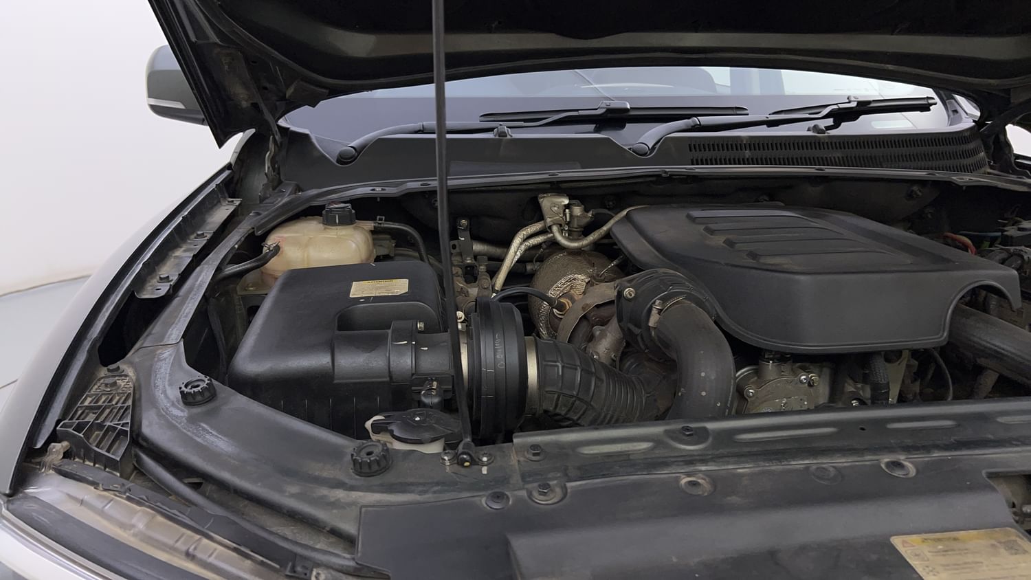 New Mahindra Scorpio N engine ENGINE RIGHT SIDE HINGE & APRON VIEW