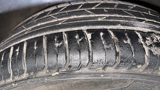 Used 2022 Hyundai New i20 Asta (O) 1.0 Turbo DCT Petrol Automatic tyres RIGHT FRONT TYRE TREAD VIEW
