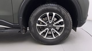 Used 2023 Mahindra Scorpio N Z8 L Diesel 7 STR Diesel Manual tyres RIGHT FRONT TYRE RIM VIEW