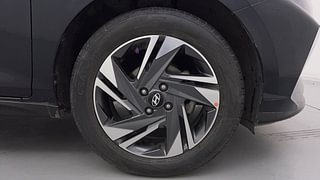 Used 2022 Hyundai New i20 Asta (O) 1.0 Turbo DCT Petrol Automatic tyres RIGHT FRONT TYRE RIM VIEW