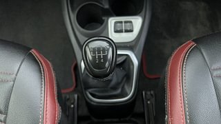 Used 2019 Datsun Redi-GO [2015-2019] T(O) 1.0 Petrol Manual interior GEAR  KNOB VIEW