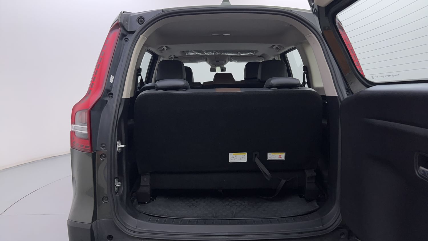 New Mahindra Scorpio N interior DICKY INSIDE VIEW