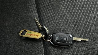 Used 2021 Hyundai Venue SX 1.0  Turbo iMT Dual Tone Sport Petrol Manual extra CAR KEY VIEW