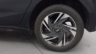 Used 2022 Hyundai New i20 Asta (O) 1.0 Turbo DCT Petrol Automatic tyres LEFT REAR TYRE RIM VIEW