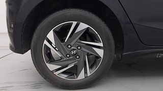 Used 2022 Hyundai New i20 Asta (O) 1.0 Turbo DCT Petrol Automatic tyres RIGHT REAR TYRE RIM VIEW