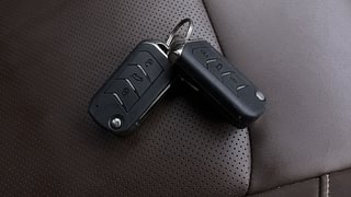 Used 2023 Mahindra Scorpio N Z8 L Diesel 7 STR Diesel Manual extra CAR KEY VIEW