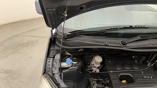 Used 2011 Maruti Suzuki Wagon R 1.0 [2010-2019] VXi Petrol Manual engine ENGINE RIGHT SIDE HINGE & APRON VIEW