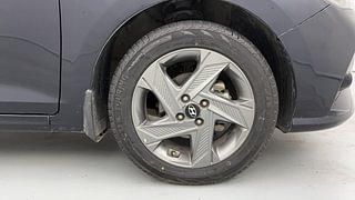 Used 2021 Hyundai Verna SX 1.5 MPi Petrol Manual tyres RIGHT FRONT TYRE RIM VIEW