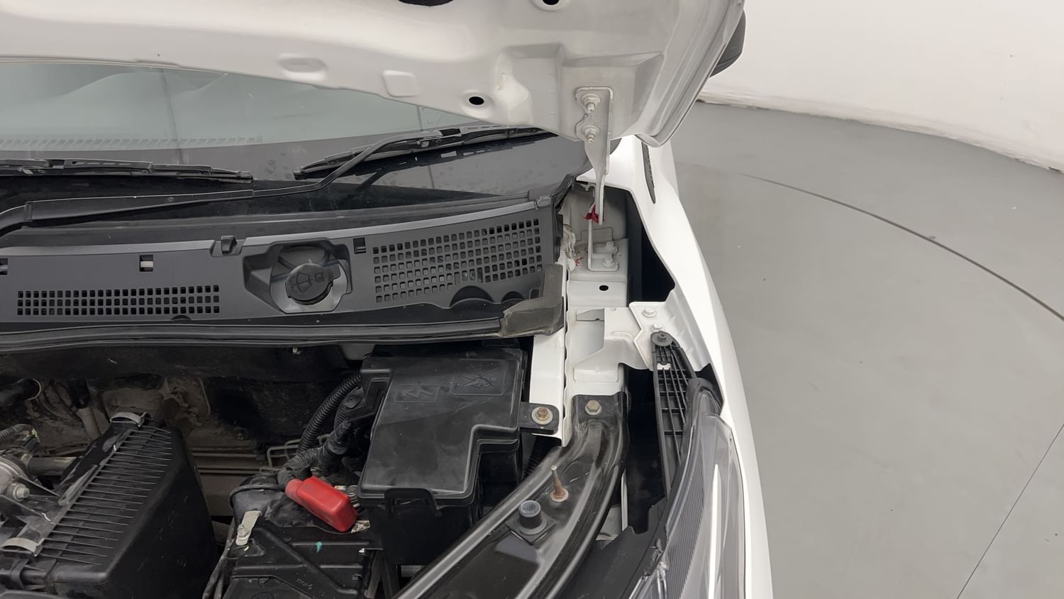 New Nissan Magnite engine ENGINE LEFT SIDE HINGE & APRON VIEW