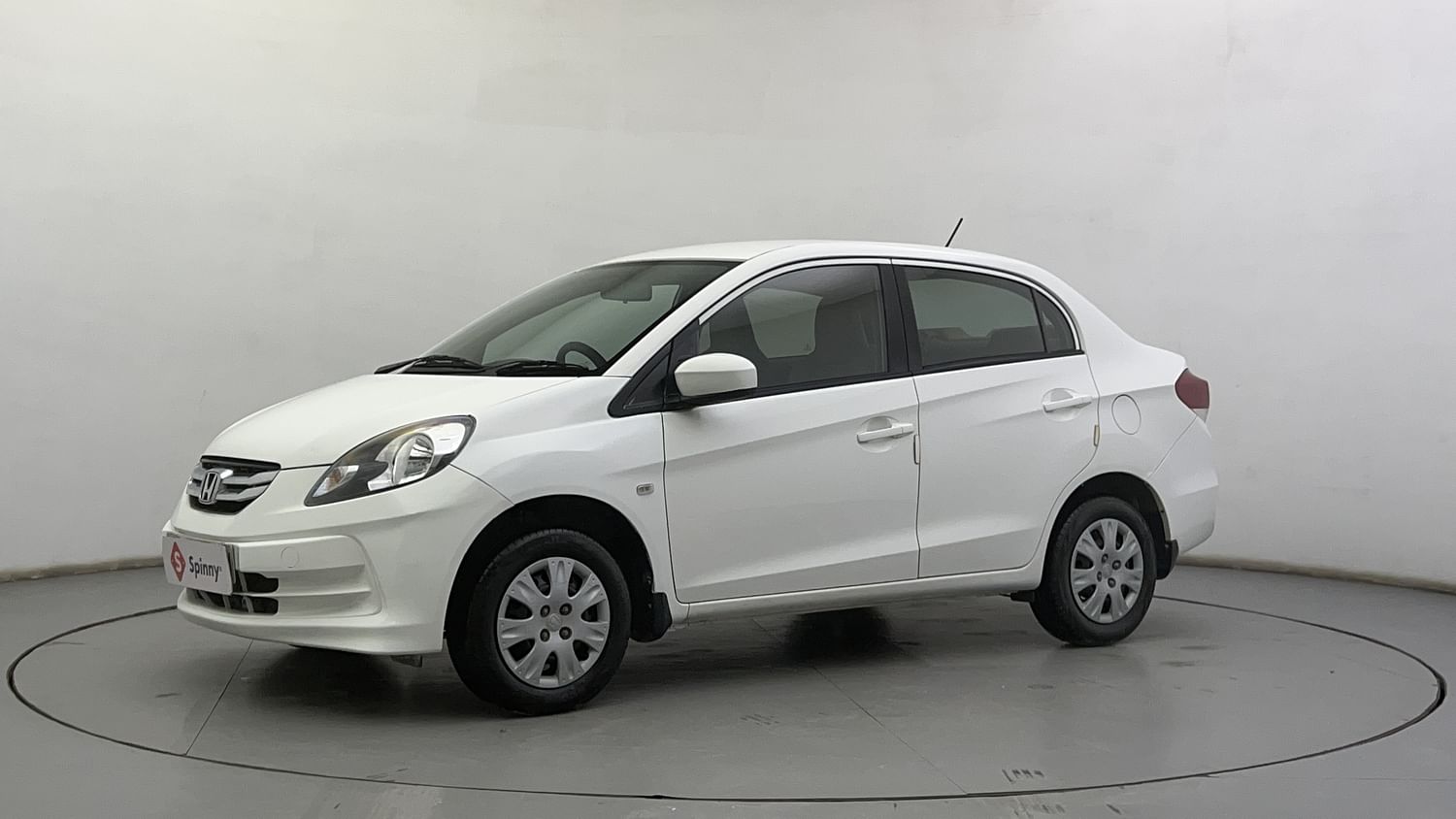 LEFT FRONT CORNER VIEW