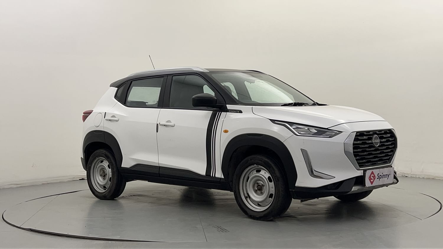 New Nissan Magnite exterior RIGHT FRONT CORNER VIEW