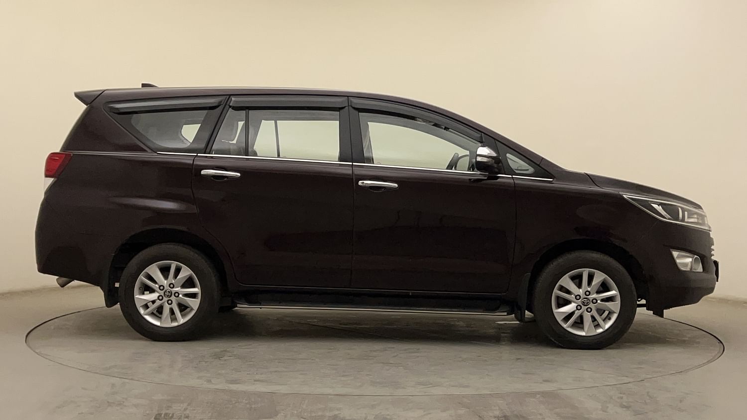 New Toyota Innova Crysta exterior RIGHT SIDE VIEW