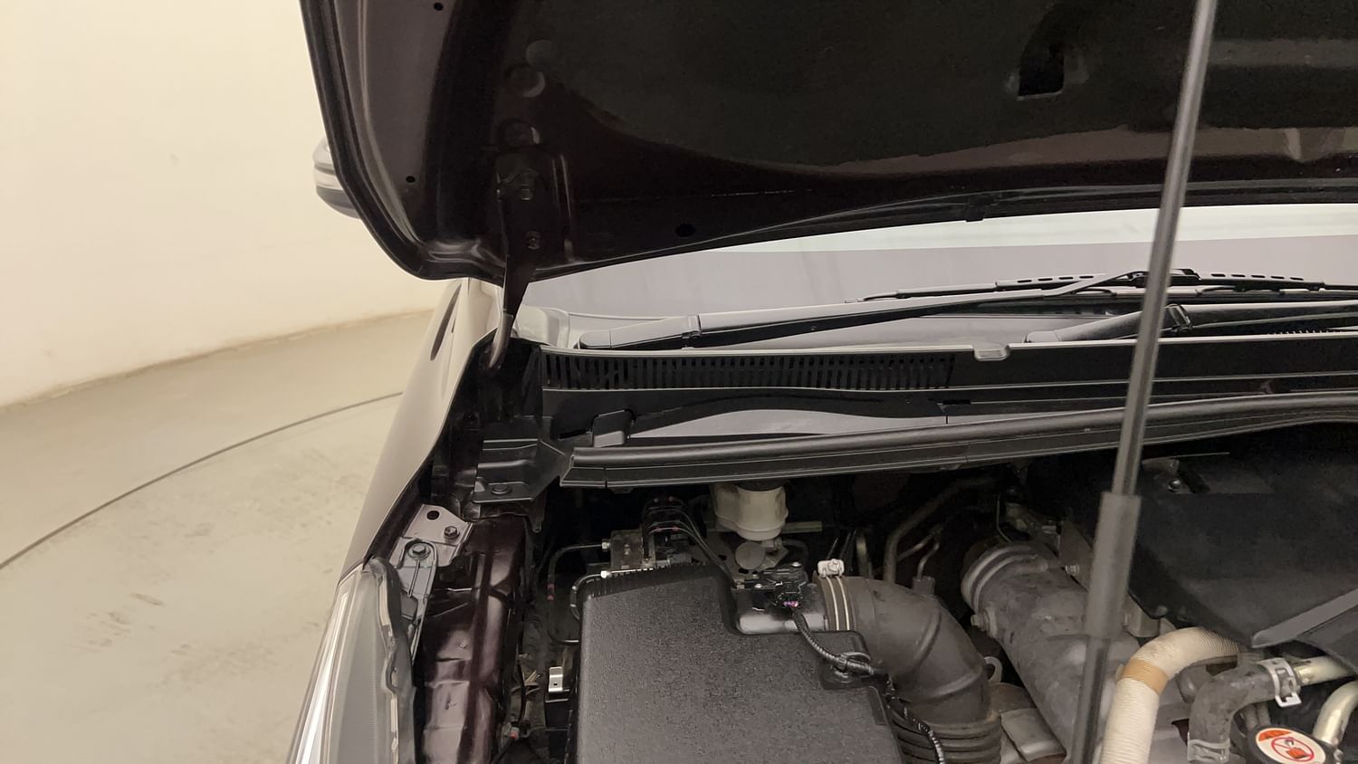 New Toyota Innova Crysta engine ENGINE RIGHT SIDE HINGE & APRON VIEW