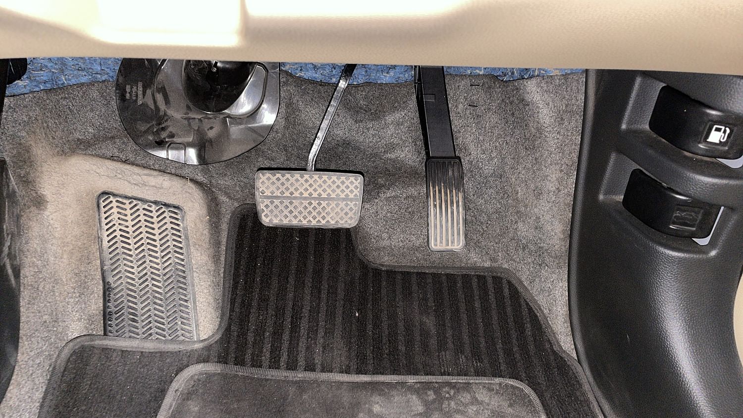 New Honda Amaze interior PEDALS VIEW