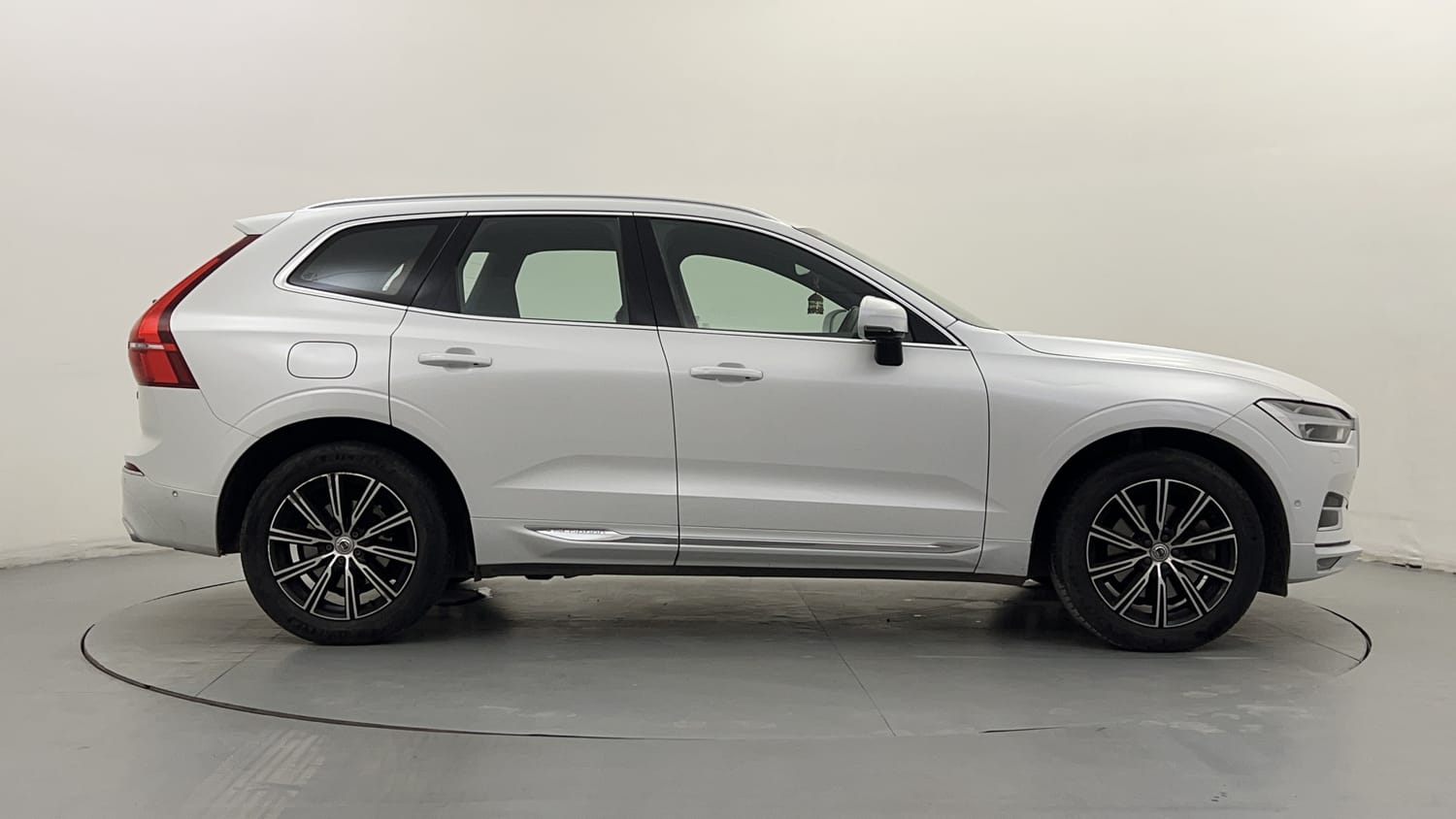 New Volvo XC60 exterior RIGHT SIDE VIEW