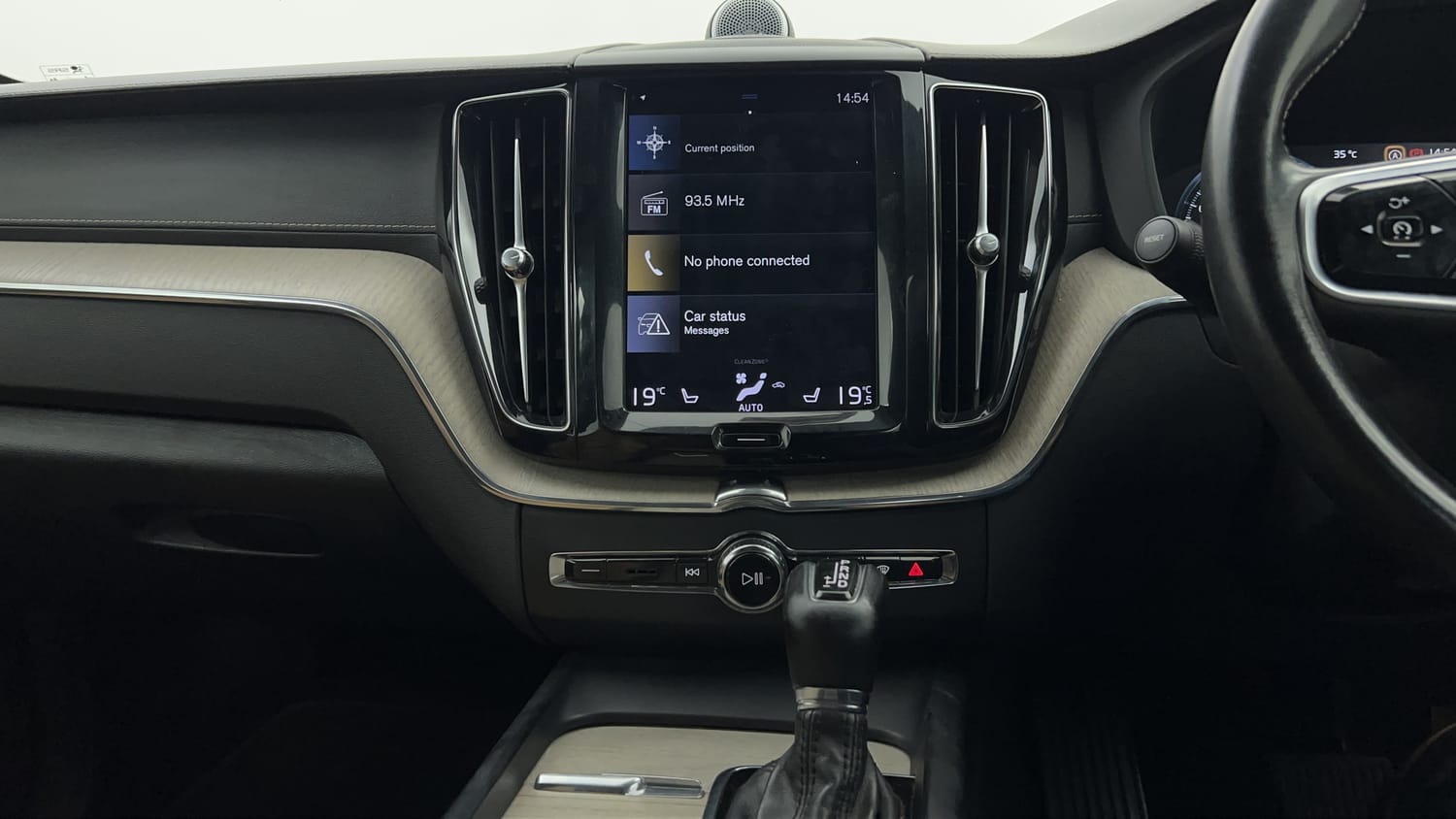 New Volvo XC60 interior MUSIC SYSTEM & AC CONTROL VIEW