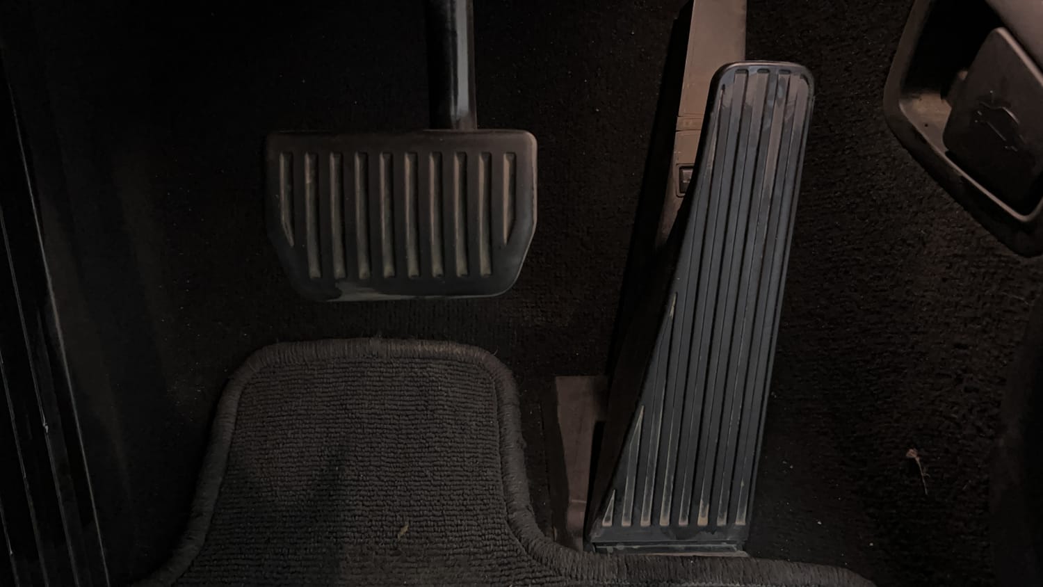 New Volvo XC60 interior PEDALS VIEW