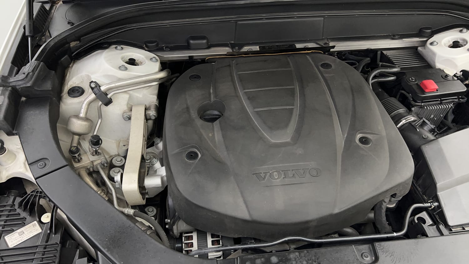 New Volvo XC60 engine ENGINE RIGHT SIDE VIEW
