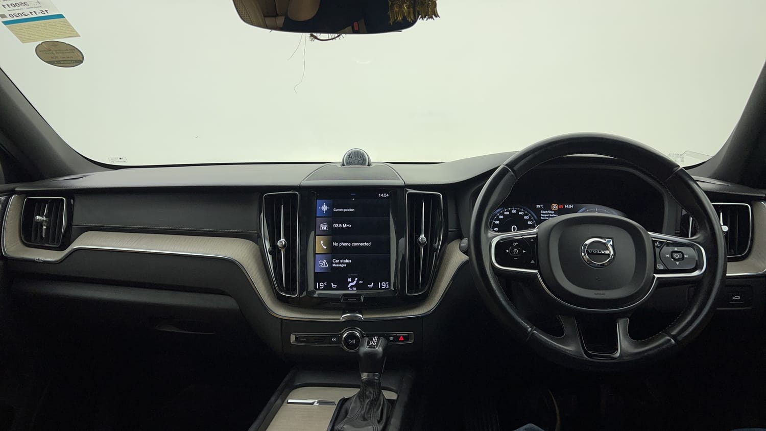 New Volvo XC60 interior DASHBOARD VIEW