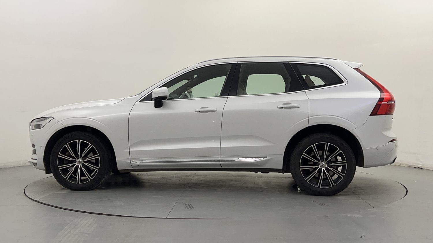 New Volvo XC60 exterior LEFT SIDE VIEW