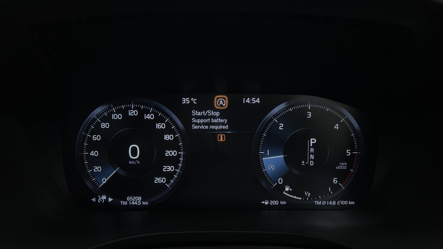 New Volvo XC60 interior CLUSTERMETER VIEW