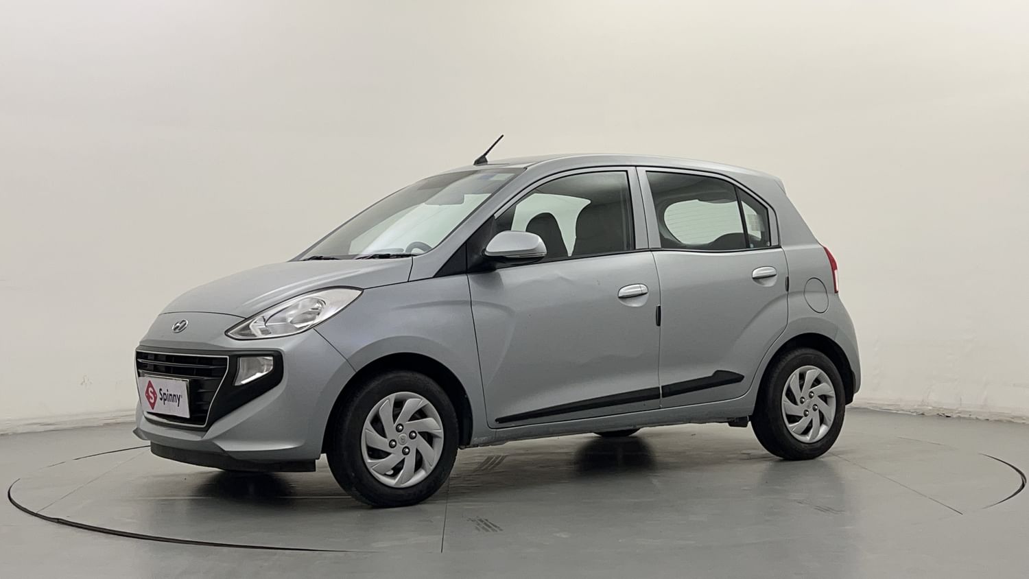 LEFT FRONT CORNER VIEW