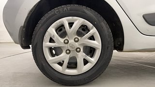 Used 2018 Hyundai Grand i10 Magna AT 1.2 Kappa VTVT Petrol Automatic tyres RIGHT REAR TYRE RIM VIEW