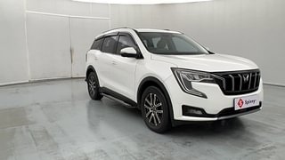 Used 2021 Mahindra XUV700 AX 7 Petrol AT Luxury Pack 7 STR Petrol Automatic exterior RIGHT FRONT CORNER VIEW