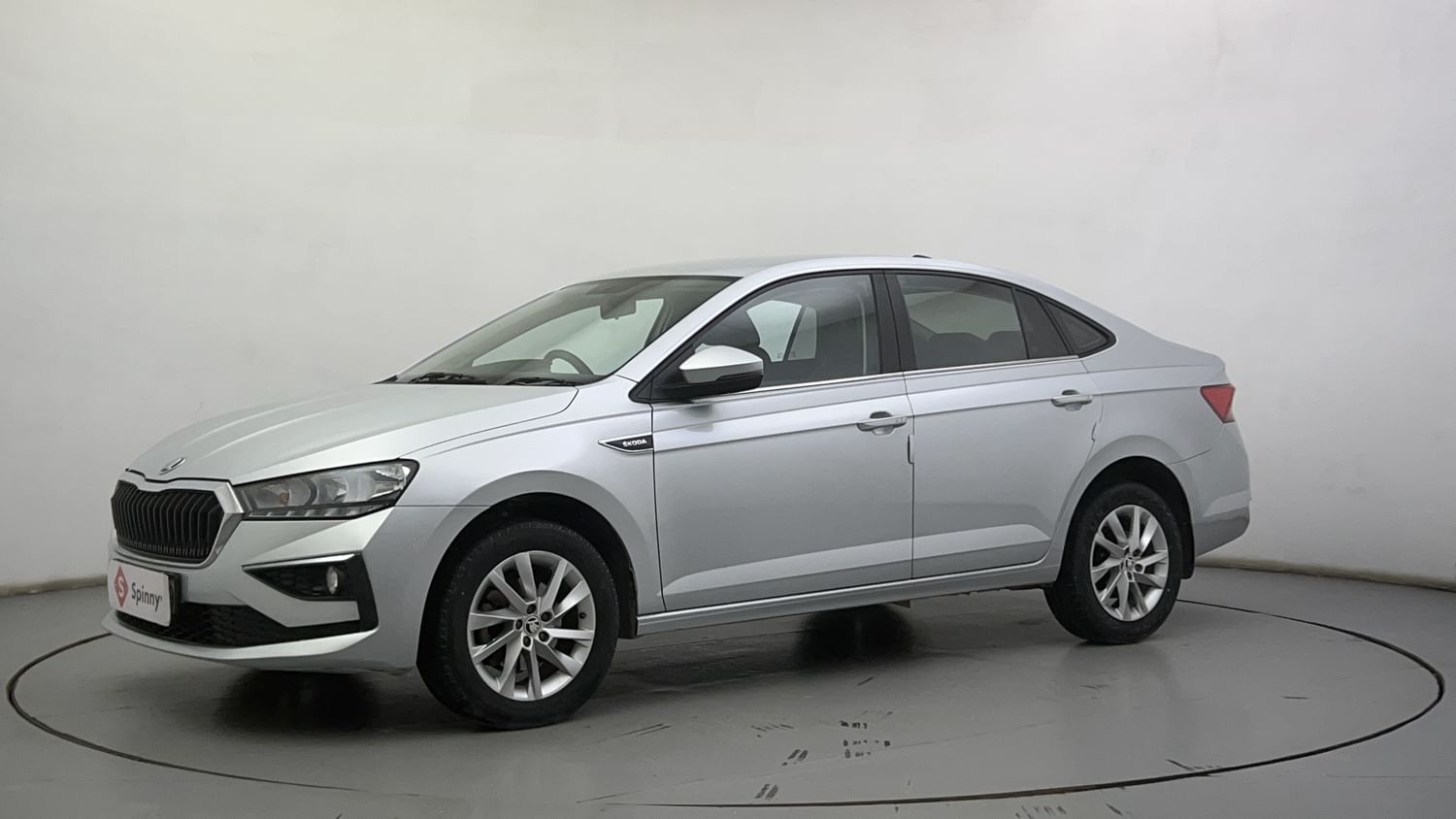 LEFT FRONT CORNER VIEW