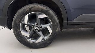 Used 2020 Hyundai Venue SX Plus 1.0 Turbo DCT Petrol Automatic tyres RIGHT REAR TYRE RIM VIEW