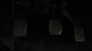Used 2016 Maruti Suzuki Alto 800 VXi Petrol Manual interior PEDALS VIEW