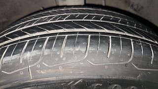 Used 2017 Hyundai Verna SX (O) 1.6 VTVT AT Petrol Automatic tyres RIGHT FRONT TYRE TREAD VIEW