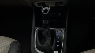 Used 2017 Hyundai Verna SX (O) 1.6 VTVT AT Petrol Automatic interior GEAR  KNOB VIEW