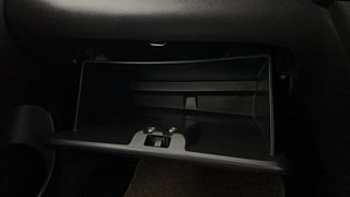Used 2015 Maruti Suzuki Swift [2014-2017] LXI (O) CNG (Outside Fitted) Petrol+cng Manual top_features Glove compartment