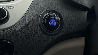 Used 2017 Hyundai Verna SX (O) 1.6 VTVT AT Petrol Automatic top_features Keyless start