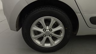 Used 2015 Hyundai Grand i10 Asta AT 1.2 Kappa VTVT Petrol Automatic tyres RIGHT REAR TYRE RIM VIEW