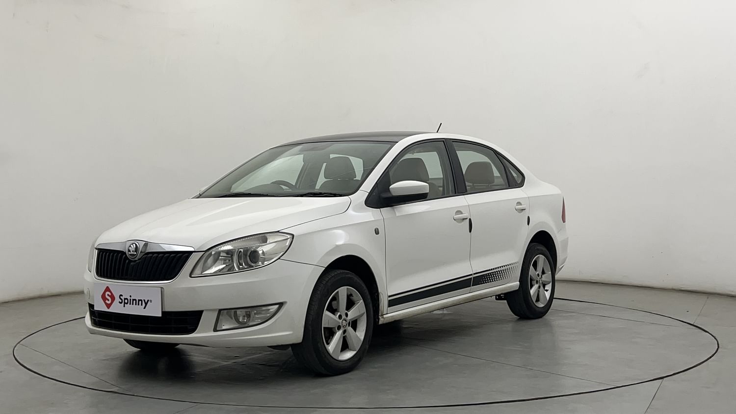 LEFT FRONT CORNER VIEW