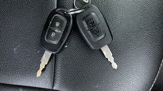 Used 2018 Renault Kwid [2015-2019] 1.0 RXT AMT Petrol Automatic extra CAR KEY VIEW