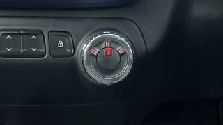 Used 2018 Renault Kwid [2015-2019] 1.0 RXT AMT Petrol Automatic interior GEAR  KNOB VIEW