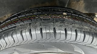 Used 2018 Renault Kwid [2015-2019] 1.0 RXT AMT Petrol Automatic tyres LEFT REAR TYRE TREAD VIEW