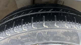 Used 2018 Renault Kwid [2015-2019] 1.0 RXT AMT Petrol Automatic tyres RIGHT FRONT TYRE TREAD VIEW