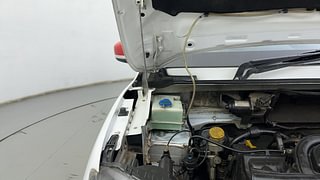 Used 2018 Renault Kwid [2015-2019] 1.0 RXT AMT Petrol Automatic engine ENGINE RIGHT SIDE HINGE & APRON VIEW