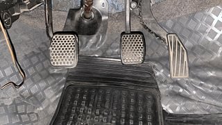 Used 2018 Maruti Suzuki Alto 800 VXi (O) Petrol Manual interior PEDALS VIEW