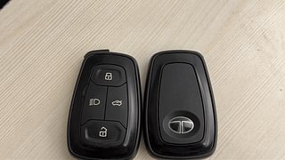 Used 2023 Tata Altroz XZ Plus 1.2 Petrol Manual extra CAR KEY VIEW