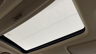 Used 2022 Honda Jazz ZX CVT Petrol Automatic top_features Sunroof