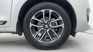 Used 2024 Maruti Suzuki Swift ZXI Plus AMT Petrol Automatic tyres RIGHT FRONT TYRE RIM VIEW