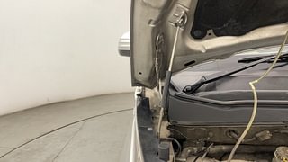 Used 2016 Mahindra KUV100 [2015-2017] K8 6 STR Petrol Manual engine ENGINE RIGHT SIDE HINGE & APRON VIEW