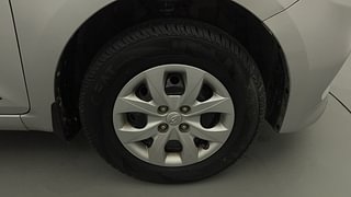 Used 2016 Hyundai Elite i20 Sportz 1.2 Petrol Manual tyres RIGHT FRONT TYRE RIM VIEW