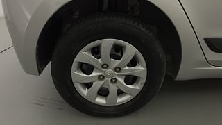 Used 2016 Hyundai Elite i20 Sportz 1.2 Petrol Manual tyres RIGHT REAR TYRE RIM VIEW