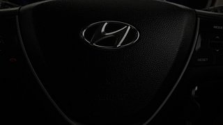 Used 2016 Hyundai Elite i20 Sportz 1.2 Petrol Manual top_features Airbags